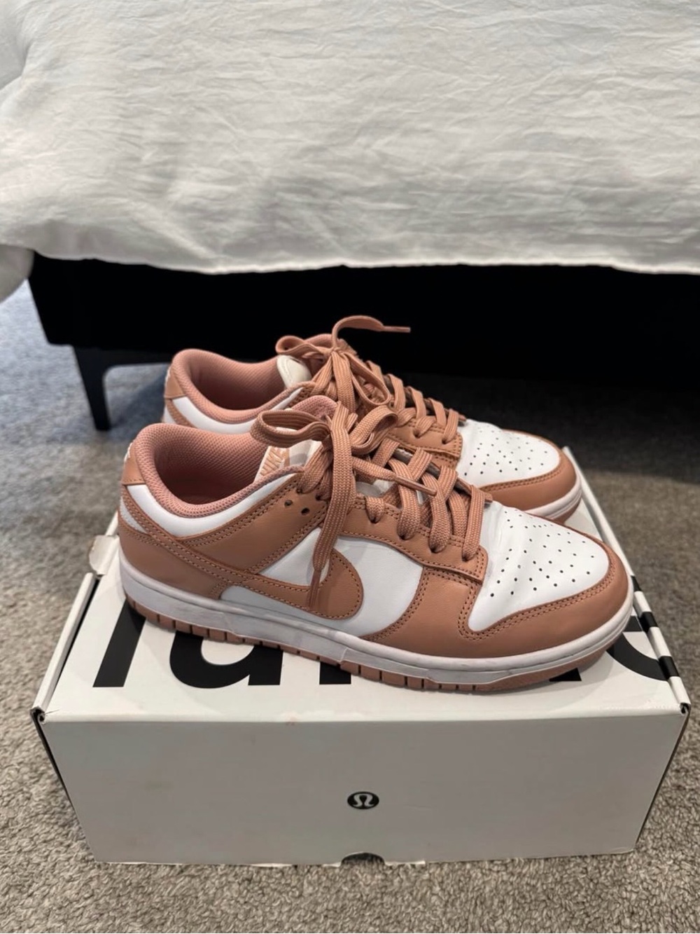 Nike Women's Low-Top Sneakers in White and Tan